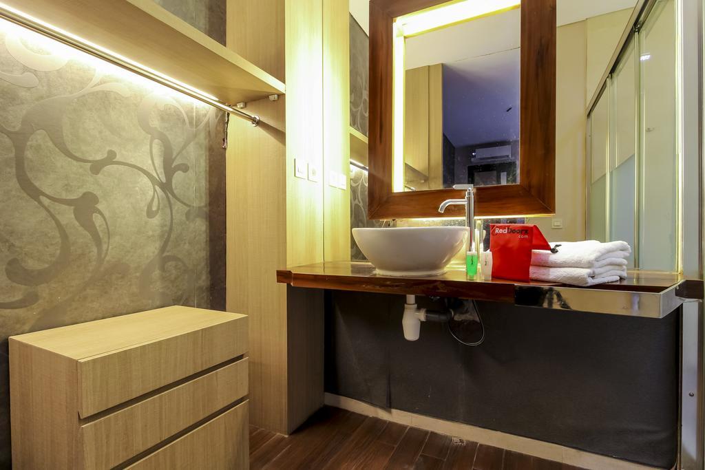 Reddoorz Plus Near Tugu Jogja Джокьякарта Экстерьер фото