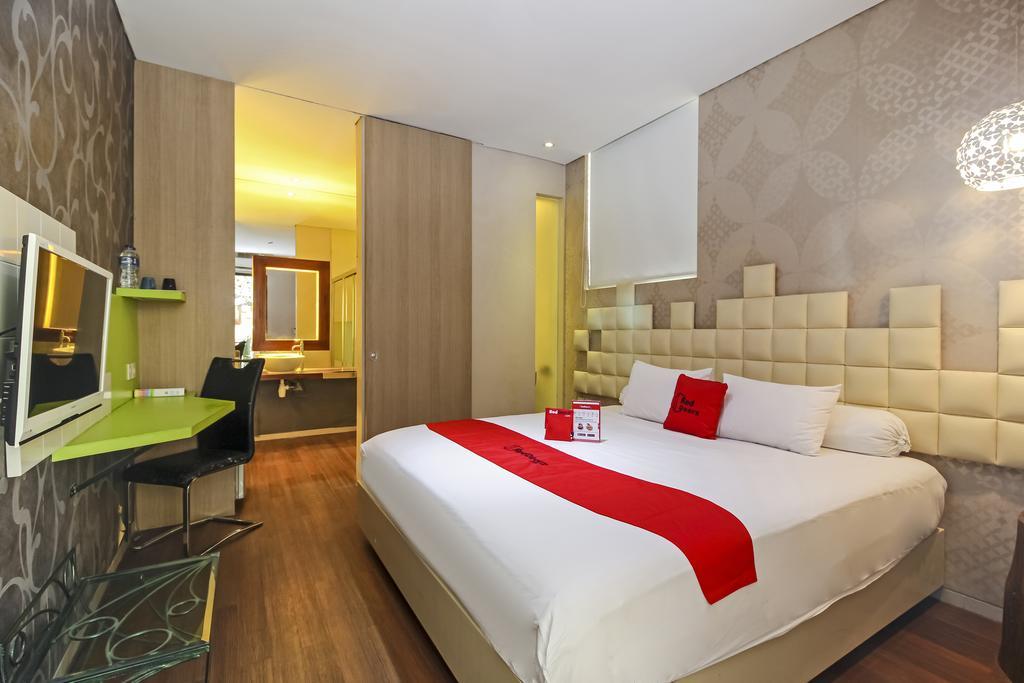 Reddoorz Plus Near Tugu Jogja Джокьякарта Экстерьер фото