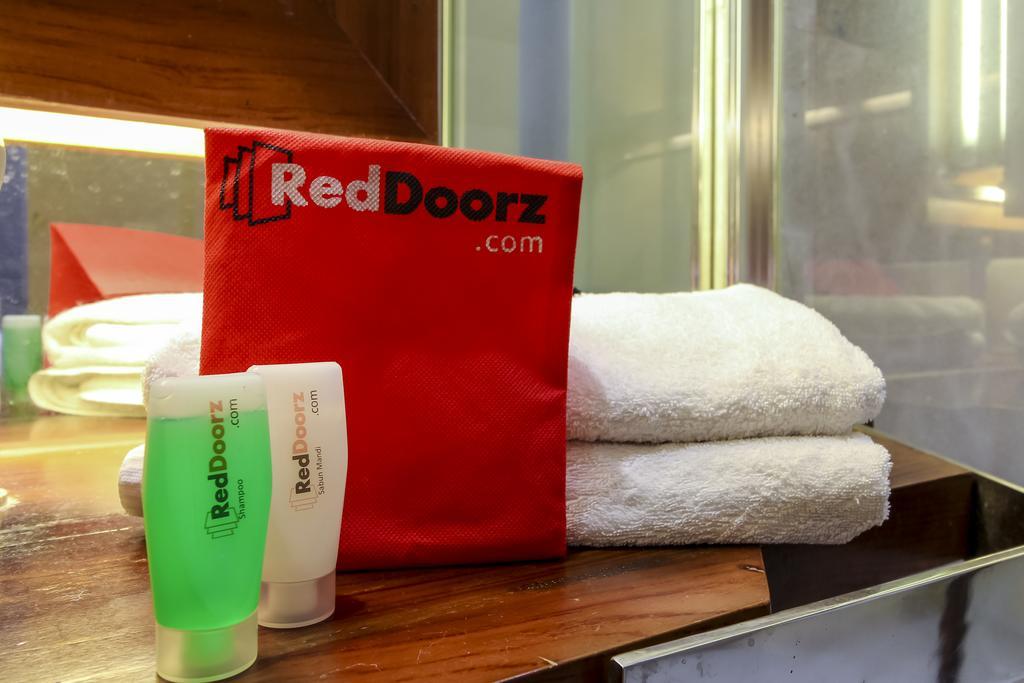 Reddoorz Plus Near Tugu Jogja Джокьякарта Экстерьер фото
