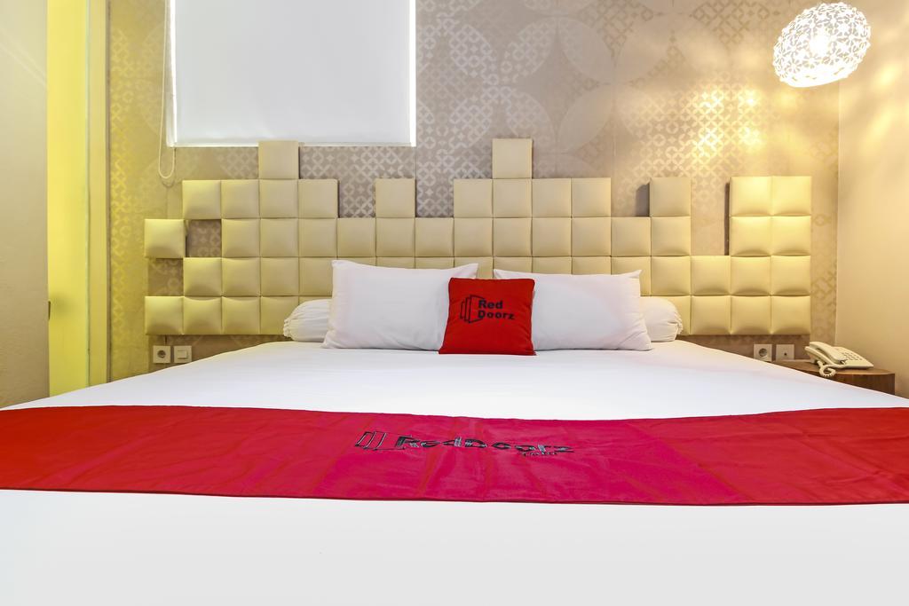 Reddoorz Plus Near Tugu Jogja Джокьякарта Экстерьер фото